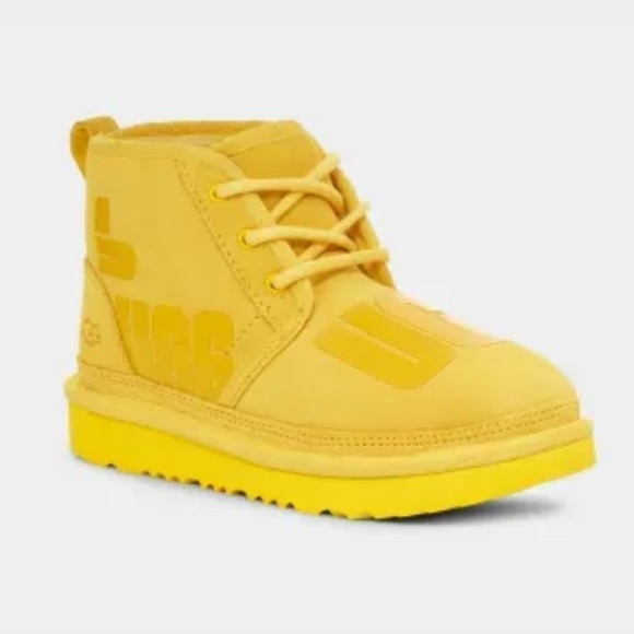 Yellow Scatter Graphic Uggs size 4 - Picture 2 of 6
